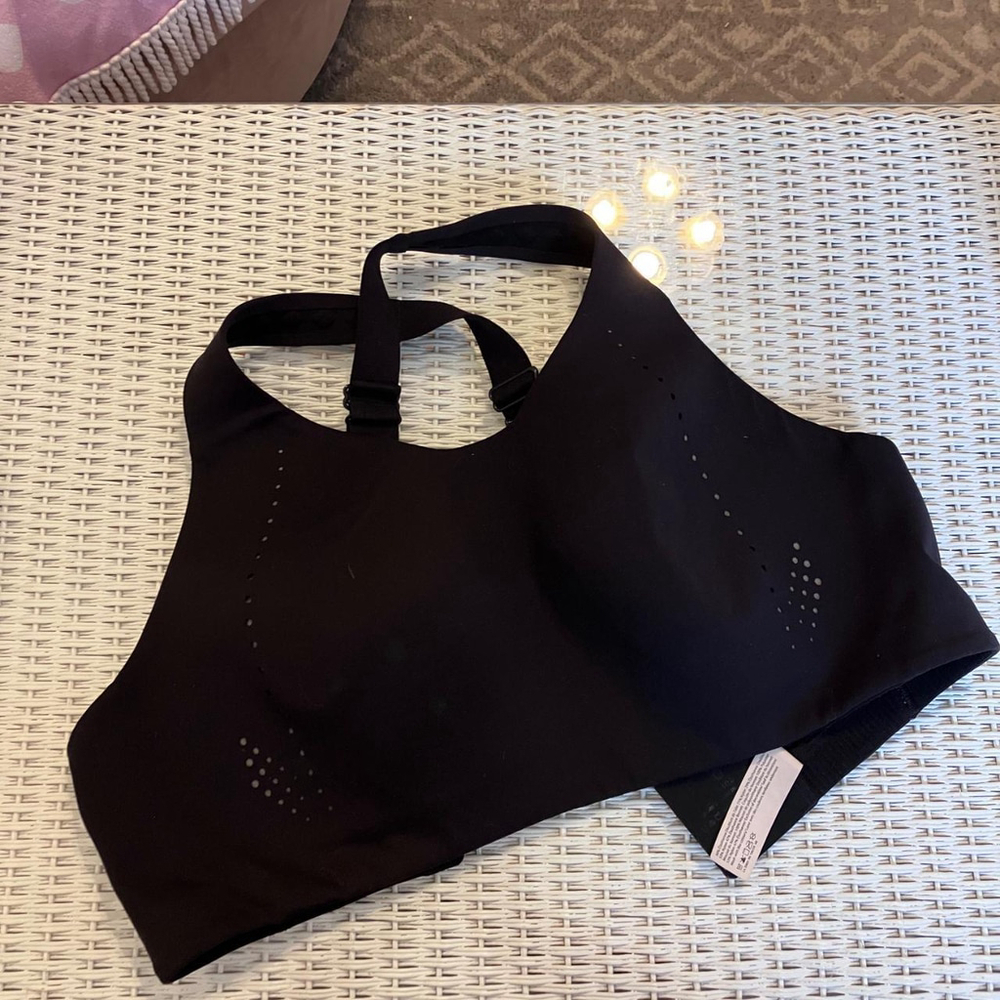 Lululemon "Airsupport" Sports Bra (34dd)